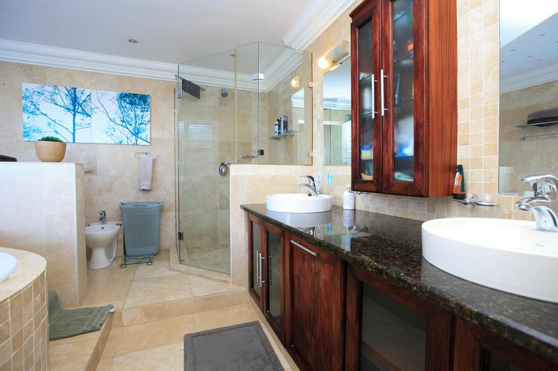 4 Bedroom Property for Sale in Bloubergstrand Western Cape